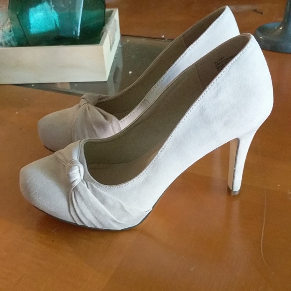 Heels - Picture 3 of 4